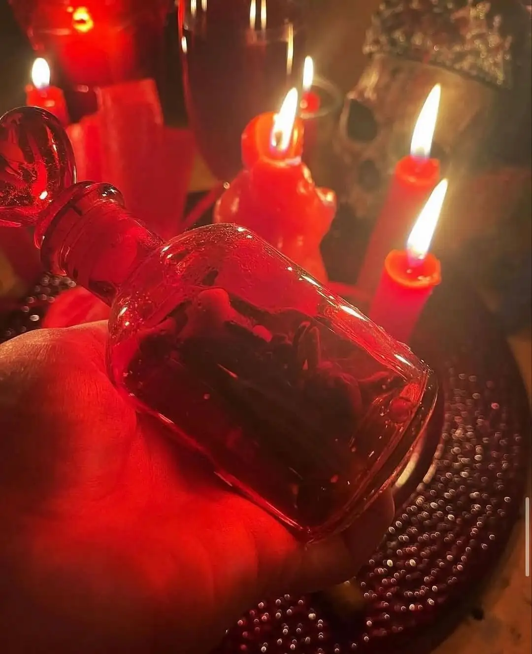 Ritual de consagración con botella de elixir
